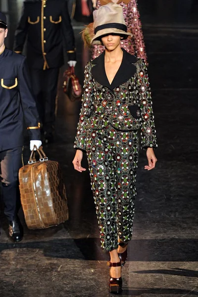 Look 30